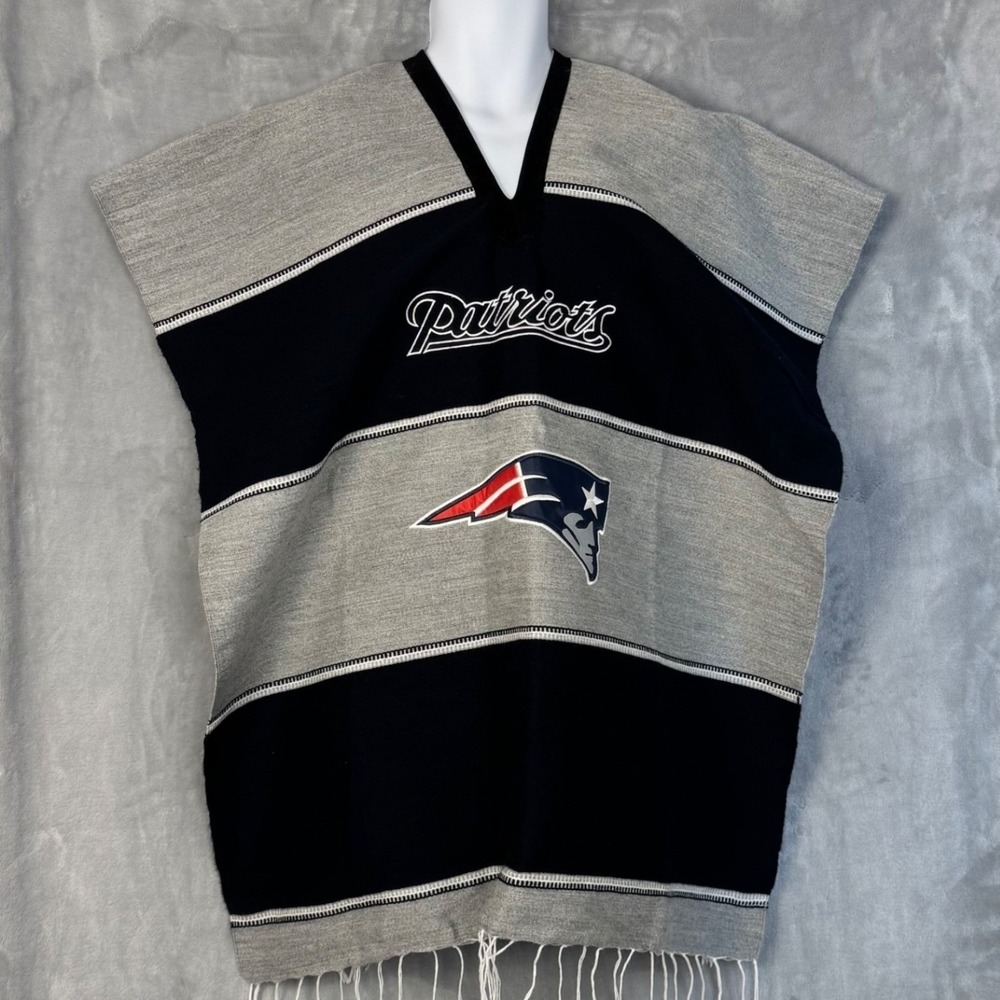 NFL New England Patriots Poncho Mens One Size Navy Grey Striped Fringe Serape